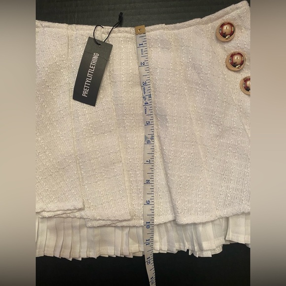 NWT PrettyLittleThing Cream Pleated Faux Textured Boucle Mini Skirt Size 4 - Picture 8 of 9